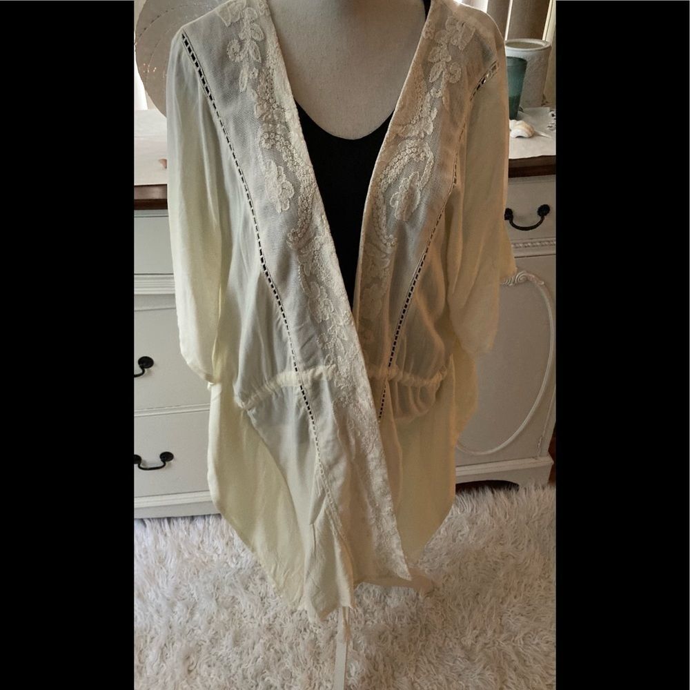 💜Lace Kimono..nwt..off-white..fits like a medium or large